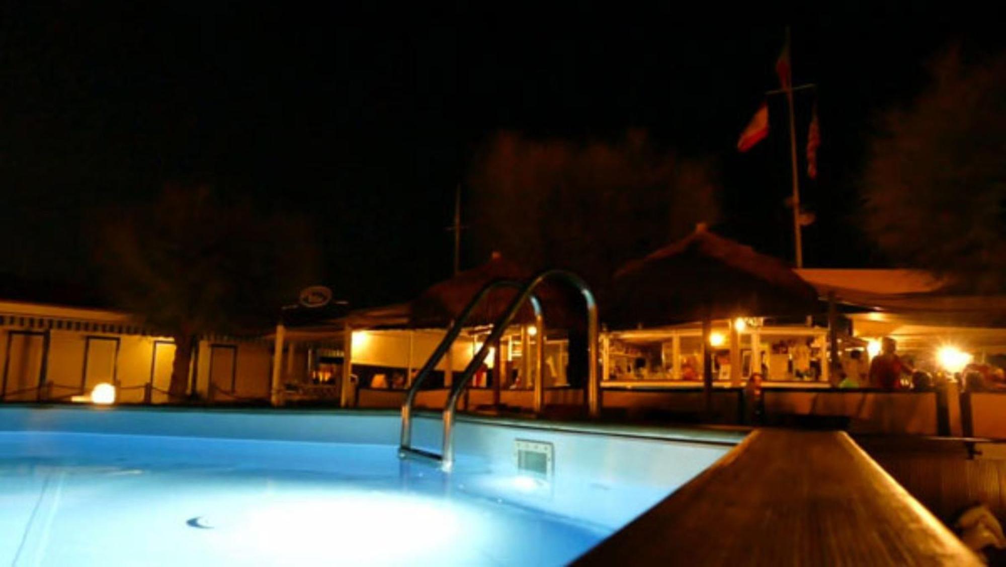 Bed And Breakfast Bagno Venezia Marina Di Carrara Exterior photo