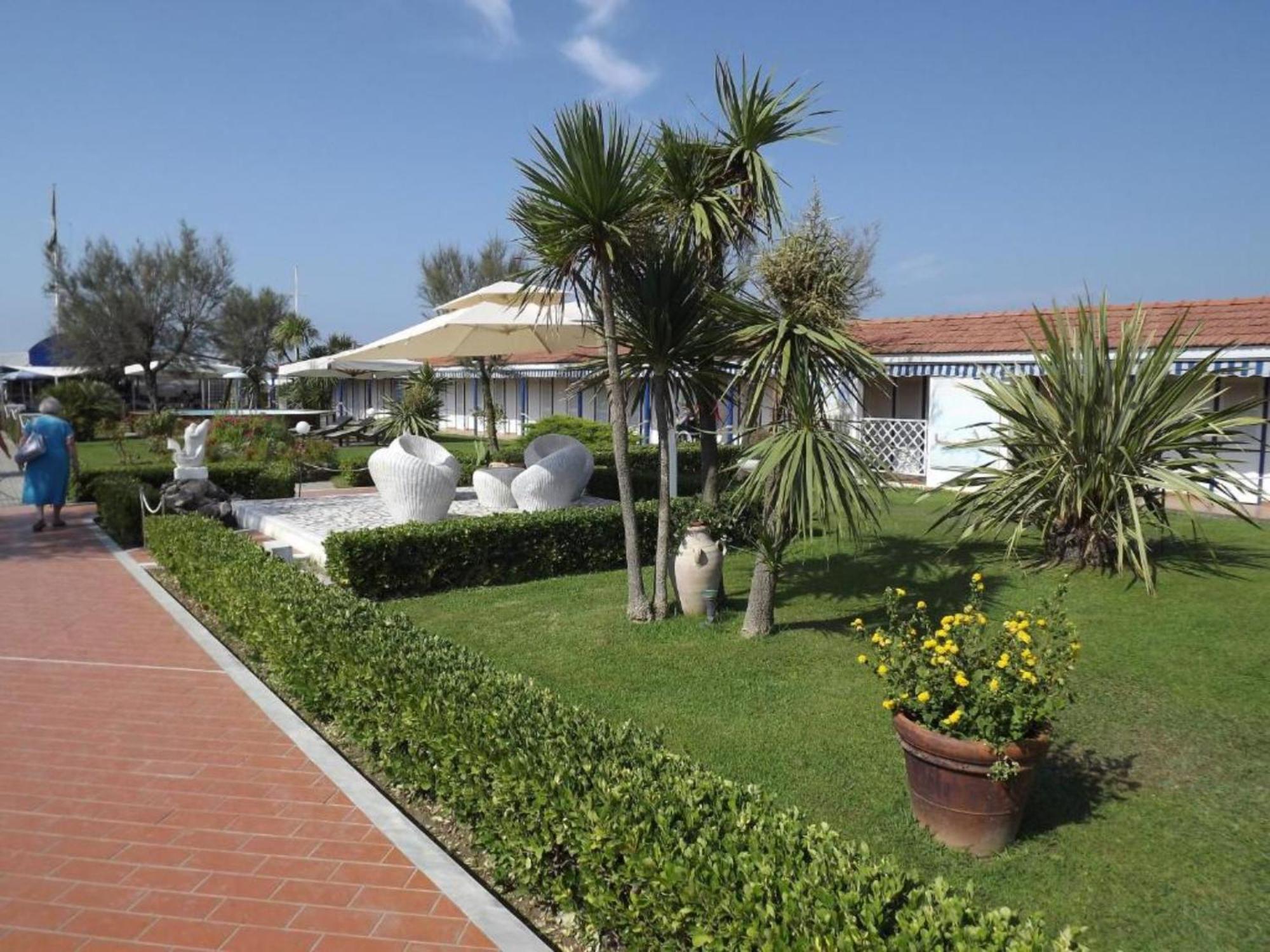 Bed And Breakfast Bagno Venezia Marina Di Carrara Exterior photo