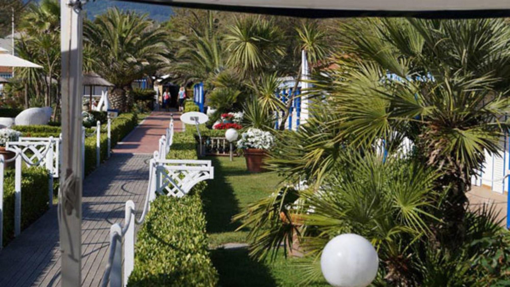 Bed And Breakfast Bagno Venezia Marina Di Carrara Exterior photo